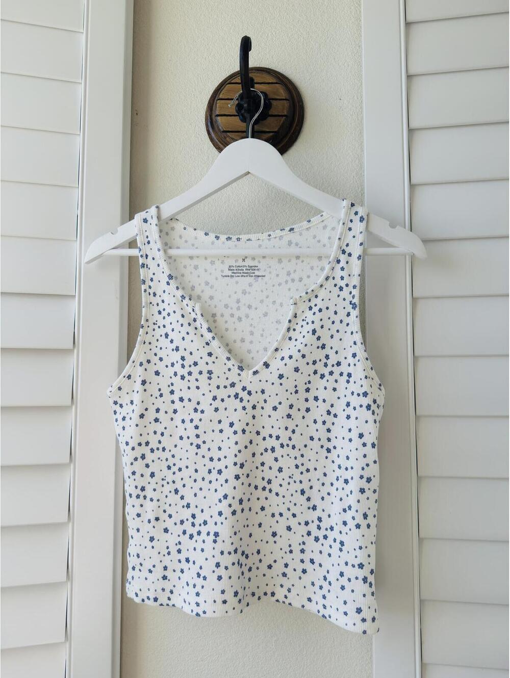 Eye Candy White Blue Floral Ribbed Tank Top - Size M